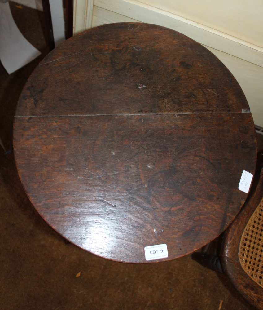 A 19TH CENTURY CIRCULAR TOPPED TABLE on canon barrel turned column and three downswept legs - Image 3 of 3