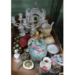 A BOX CONTAINING A SELECTION OF DOMESTIC & COLLECTABLE POTTERY & PORCELAIN to include; mantel