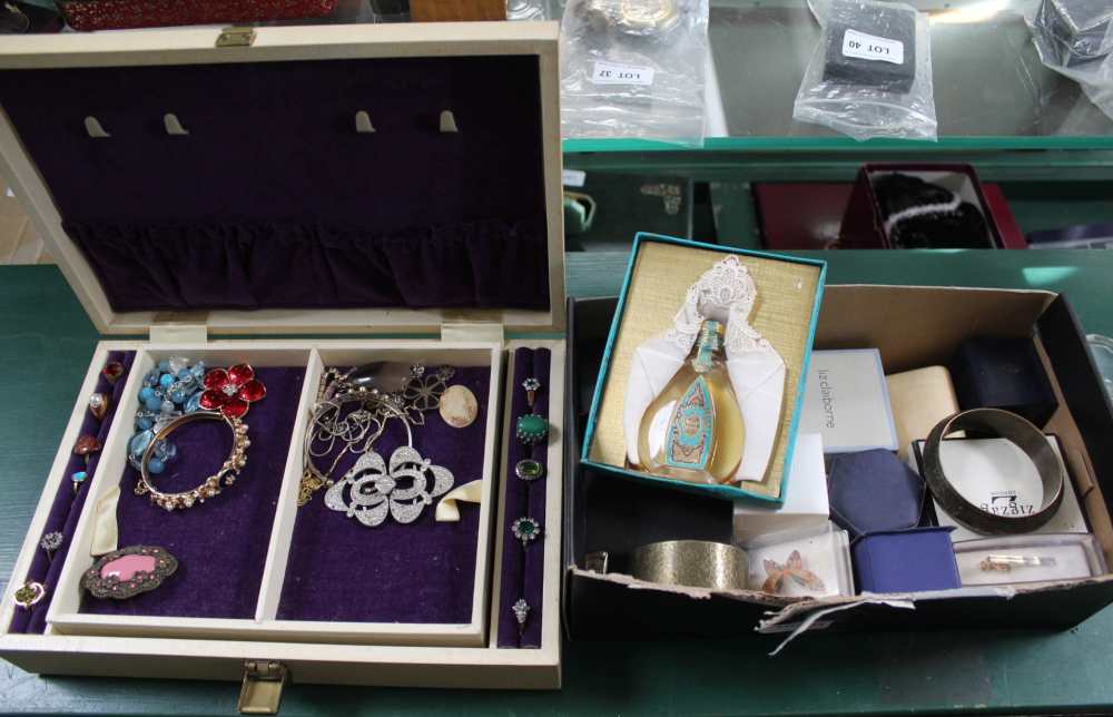 A JEWELLERY BOX AND A SHOE BOX CONTAINING COSTUME JEWELLERY and associated items