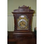 A LATE 19TH / EARLY 20TH CENTURY CONTINENTAL WOODEN CASED MANTEL CLOCK
