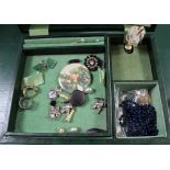 A GREEN FINISHED MUSICAL JEWELLERY BOX CONTAINING A SELECTION OF COSTUME JEWELLERY, together with