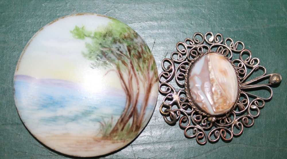 A BOX CONTAINING SIX CAMEOS and a small hand painted seascape, on a porcelain roundel - Image 3 of 3