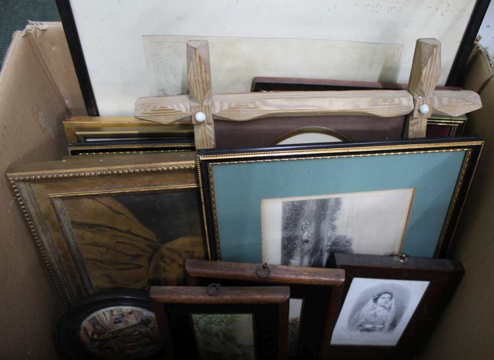 A BOX CONTAINING A SELECTION OF DECORATIVE PICTURES & PRINTS VARIOUS