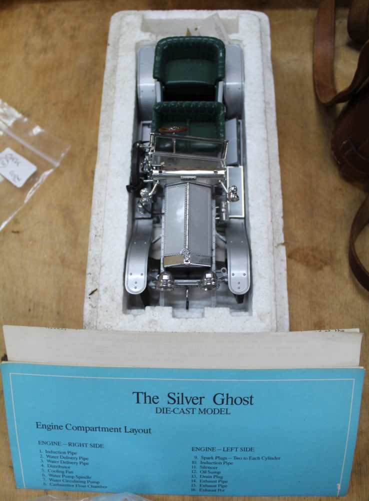 A DIE-CAST SCALE MODEL OF A ROLLS ROYCE SILVER PHANTOM