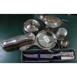 A SELECTION OF HALLMARKED SILVER ITEMS VARIOUS