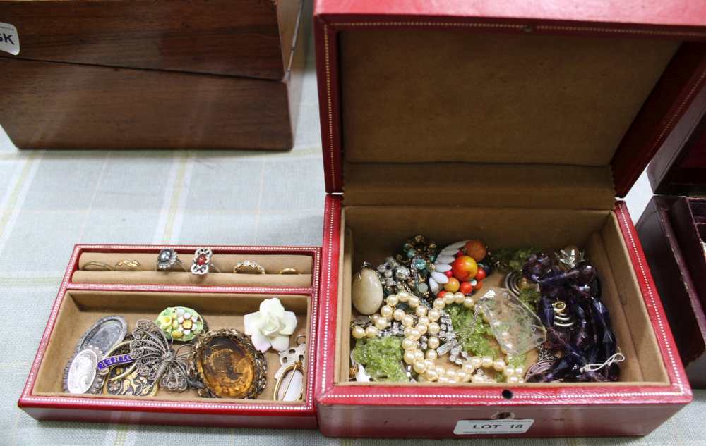 TWO SMALL RED JEWELLERY BOXES CONTAINING A SELECTION OF COSTUME JEWELLERY VARIOUS - Image 2 of 3