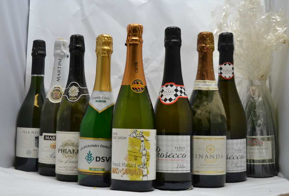 A SELECTION OF SPARKLING WINES; Isla Negra Brut Chilean Sparkling, 1 bottle Prosecco Treviso, 2