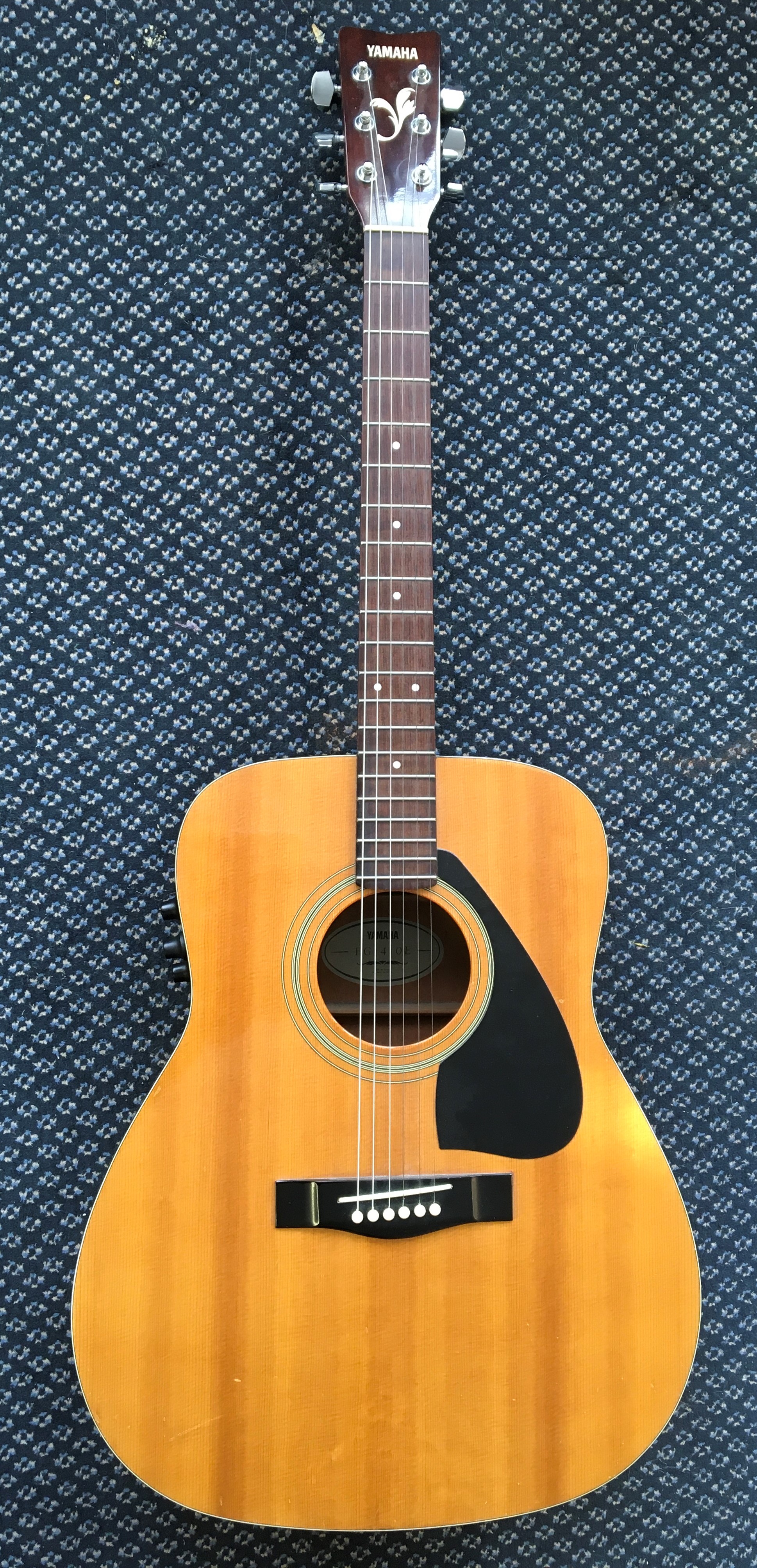 A Yamaha EG-410E acoustic guitar.