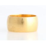 A hallmarked 22ct yellow gold wedding band.