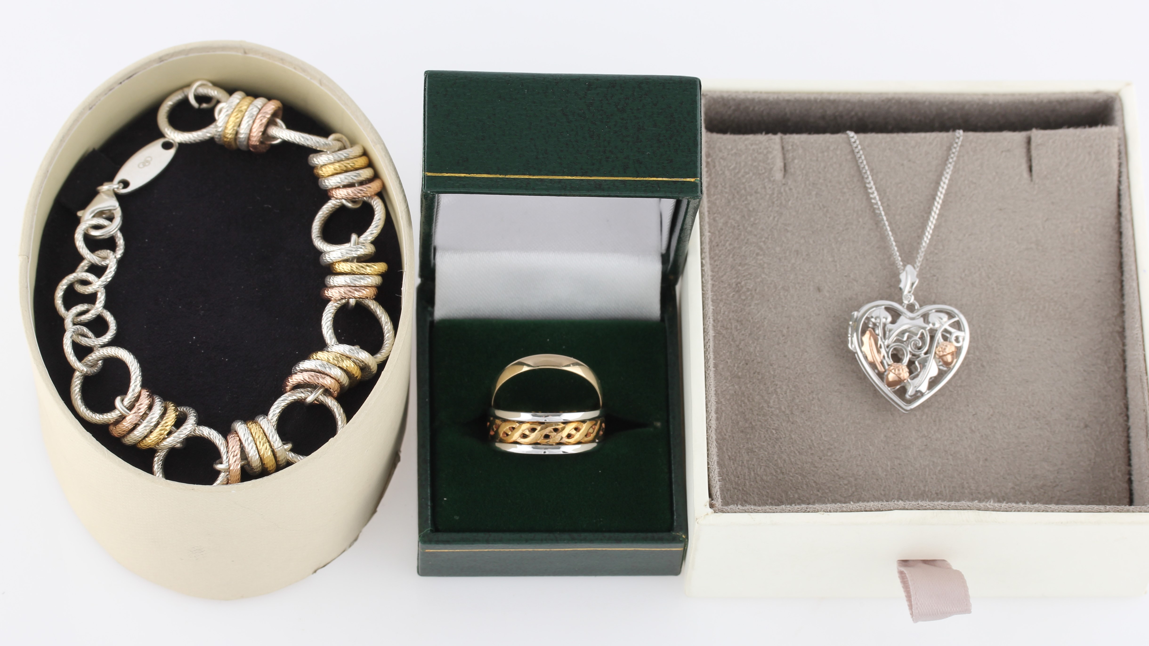 *A collection of jewellery, to include a hallmarked 9ct yellow gold plain wedding band, a hallmarked