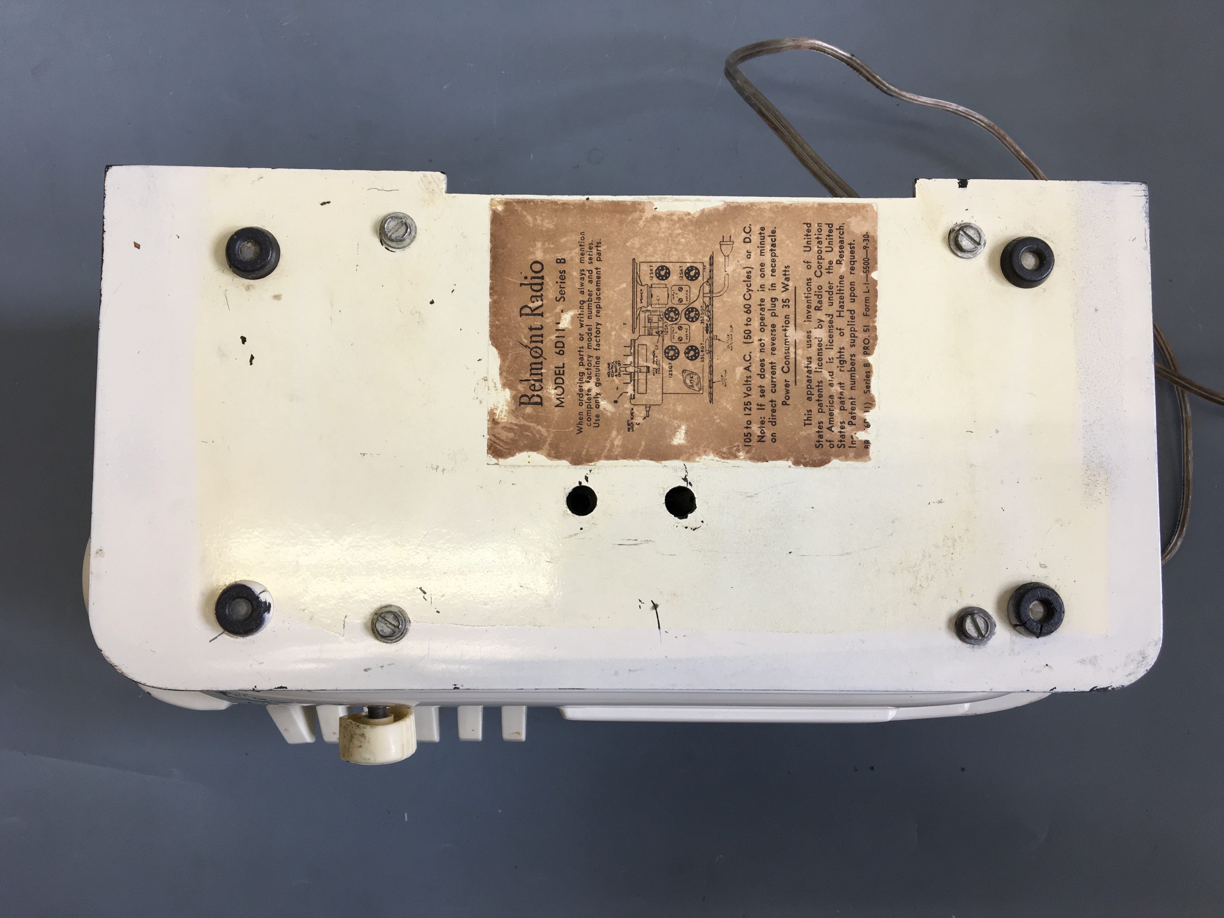 A Belmont 6D111 B cream radio. IMPORTANT: Online viewing and bidding only. No in person collections, - Image 2 of 8