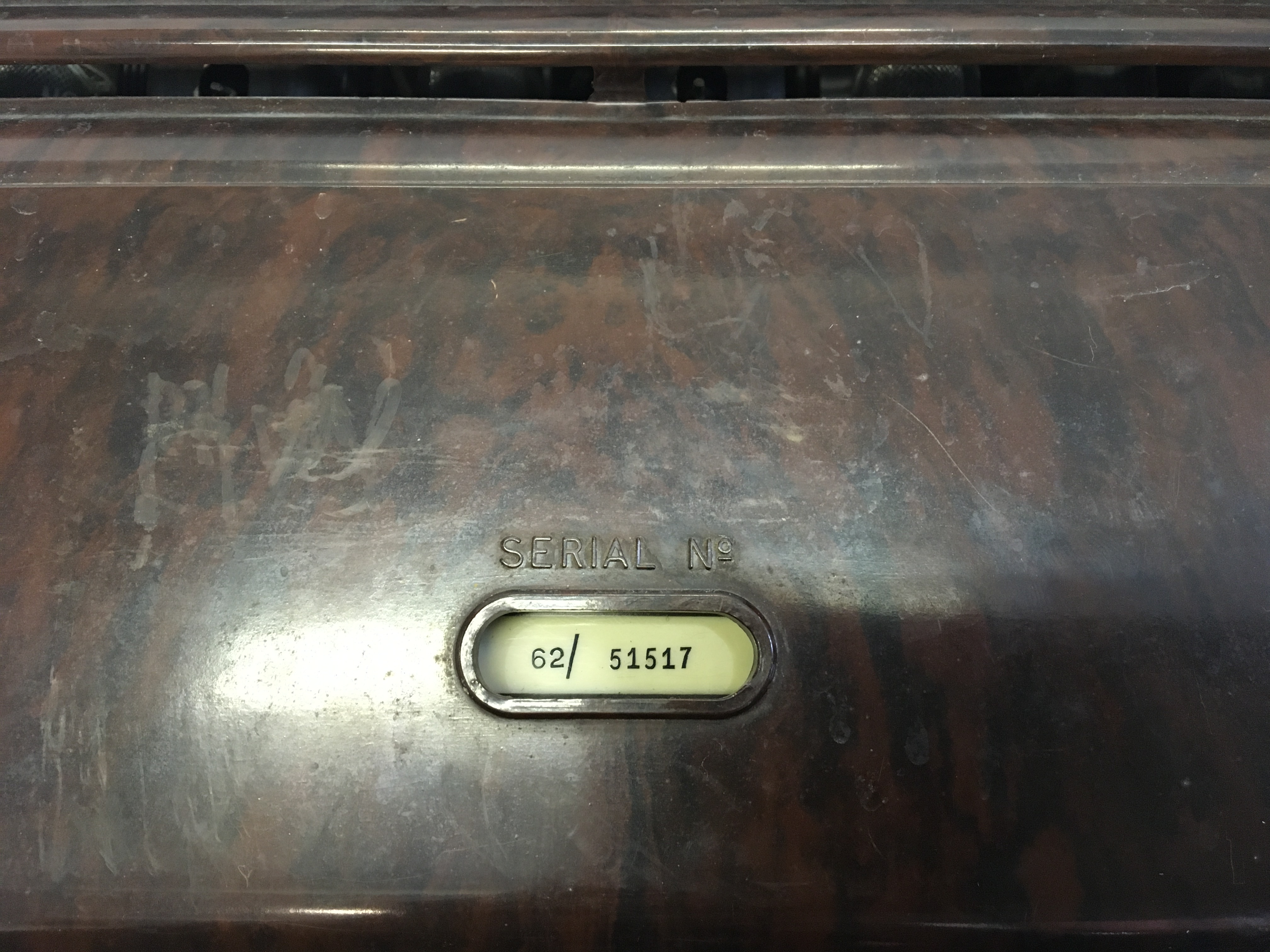 A Bush type DAC 10 brown Bakelite radio. IMPORTANT: Online viewing and bidding only. No in person - Image 3 of 8