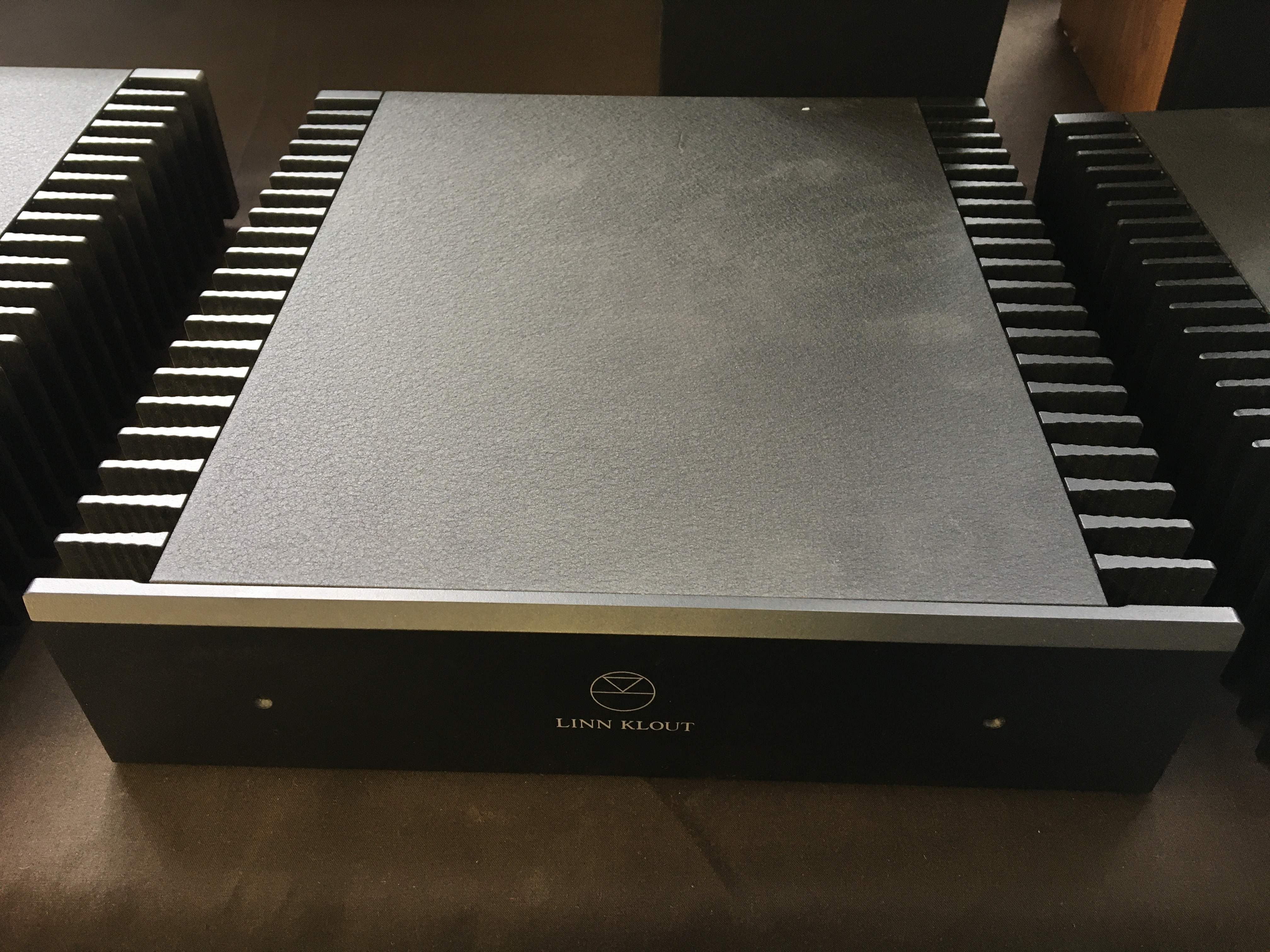 A Linn Klout stereo power amplifier, serial no. 004008. IMPORTANT: Online viewing and bidding only.