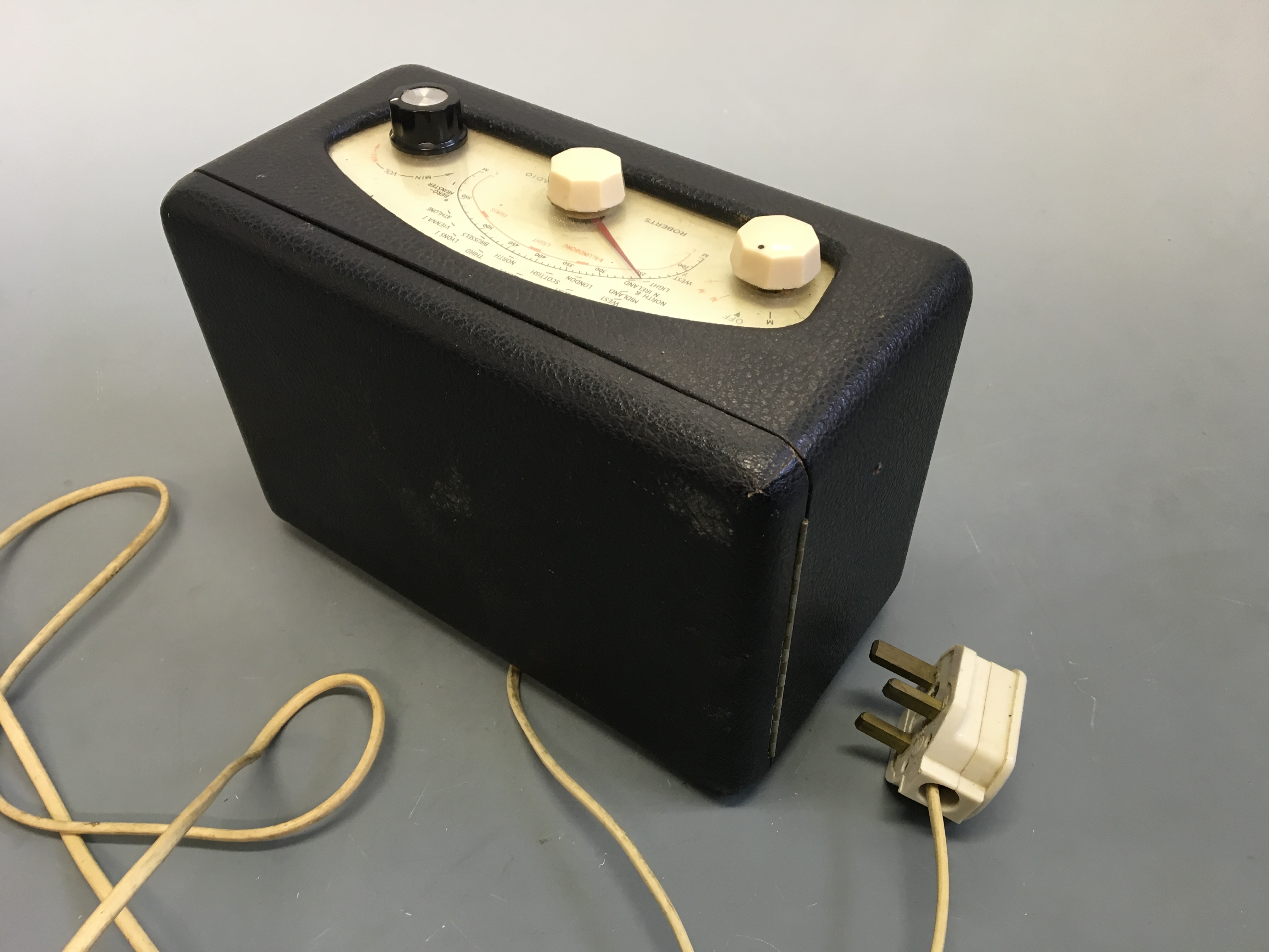 Five radios including blue KB Transistor, two black Roberts, Skymaster and beige Decca Transistor. - Image 6 of 11