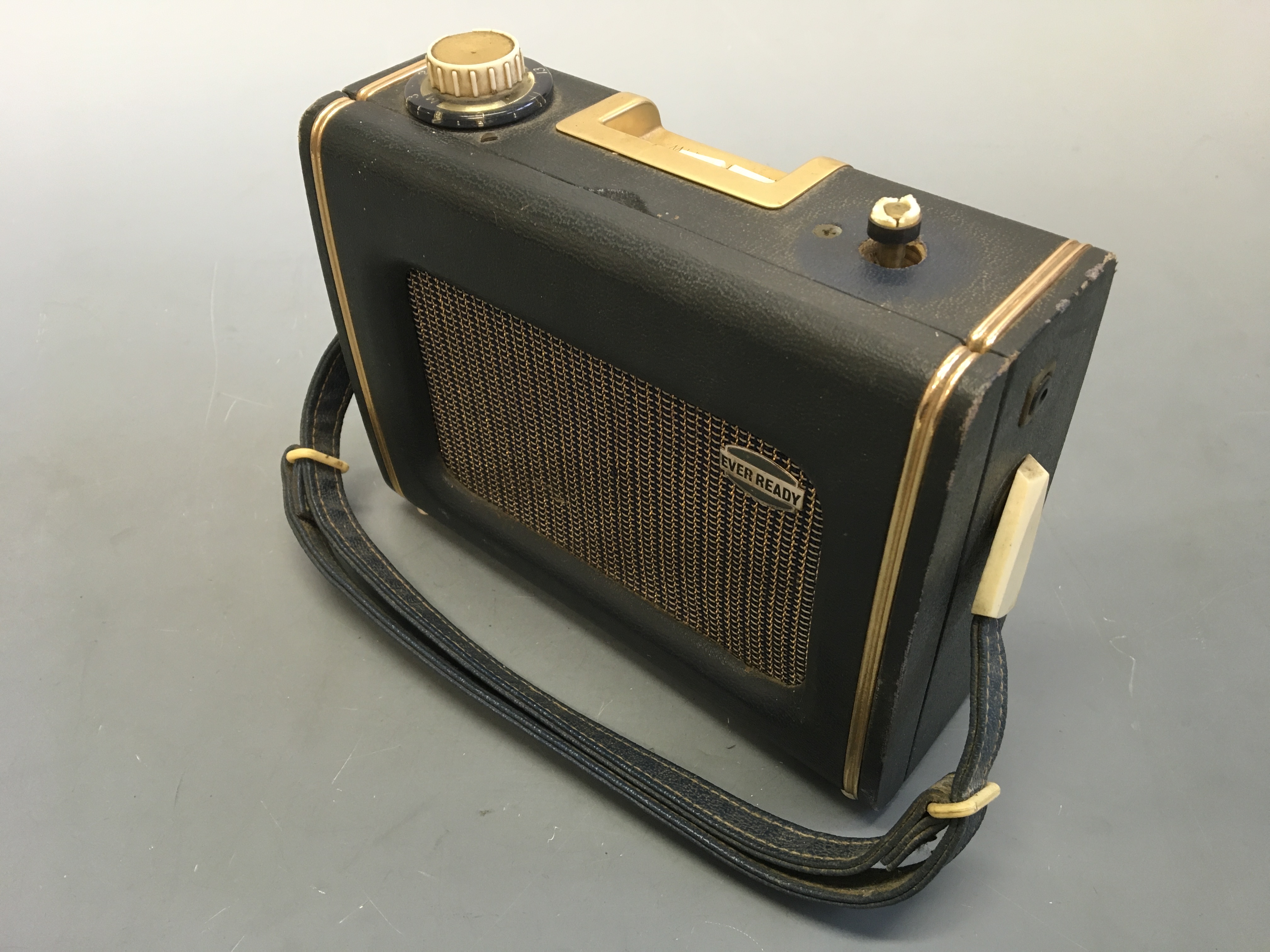 Five radios including blue KB Transistor, two black Roberts, Skymaster and beige Decca Transistor. - Image 4 of 11