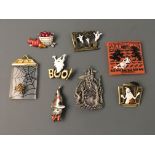 Six Jonette Jewelry Halloween pin brooches, three badges and one pendant. IMPORTANT: Online