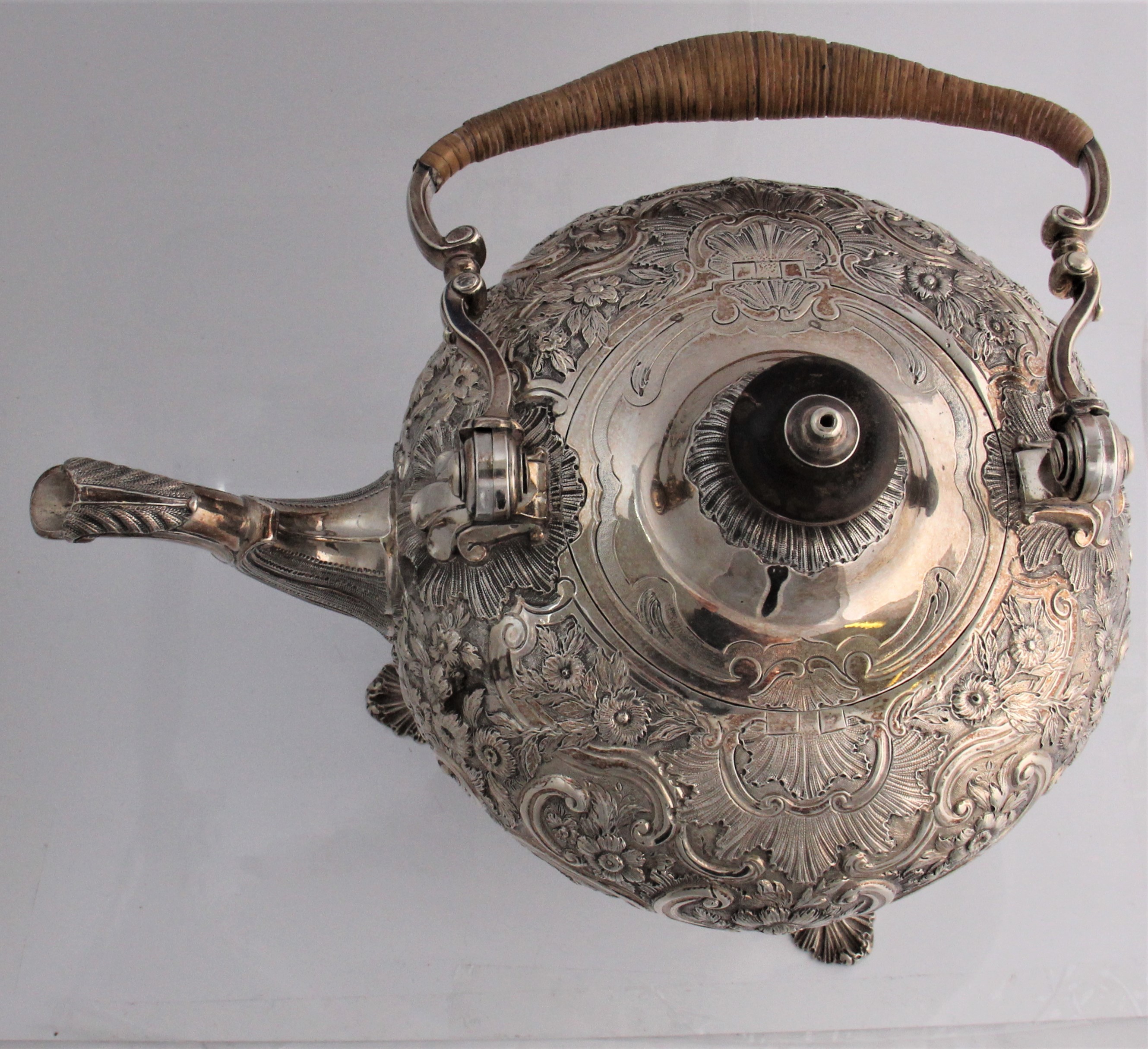 A George II silver kettle - Image 5 of 9