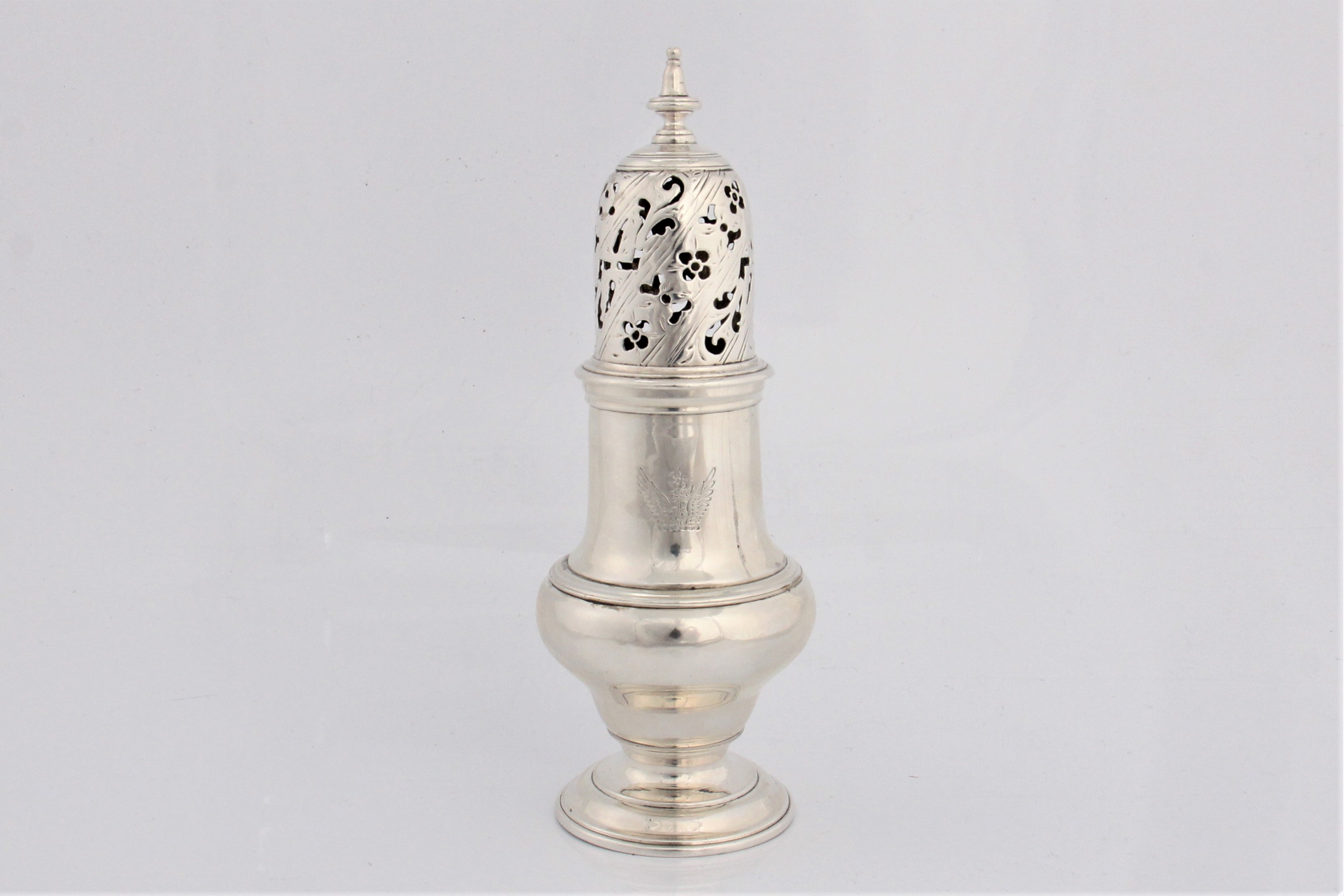 A George III silver pepper pot or small sugar caster with marks for London 1760 - Image 4 of 4