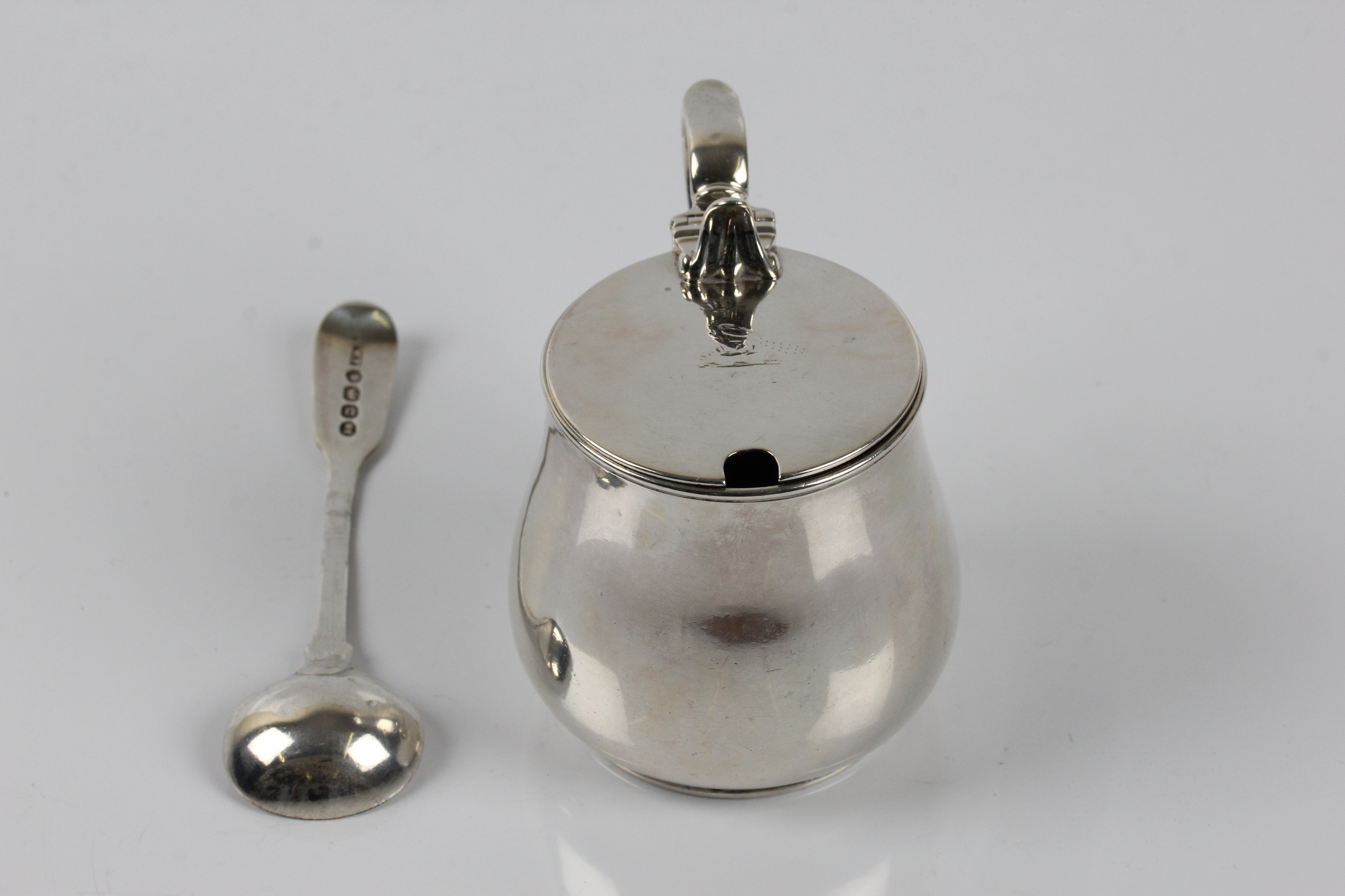 A Victorian silver mustard pot with marks for Birmingham 1863 Elkington & Co - Image 5 of 6