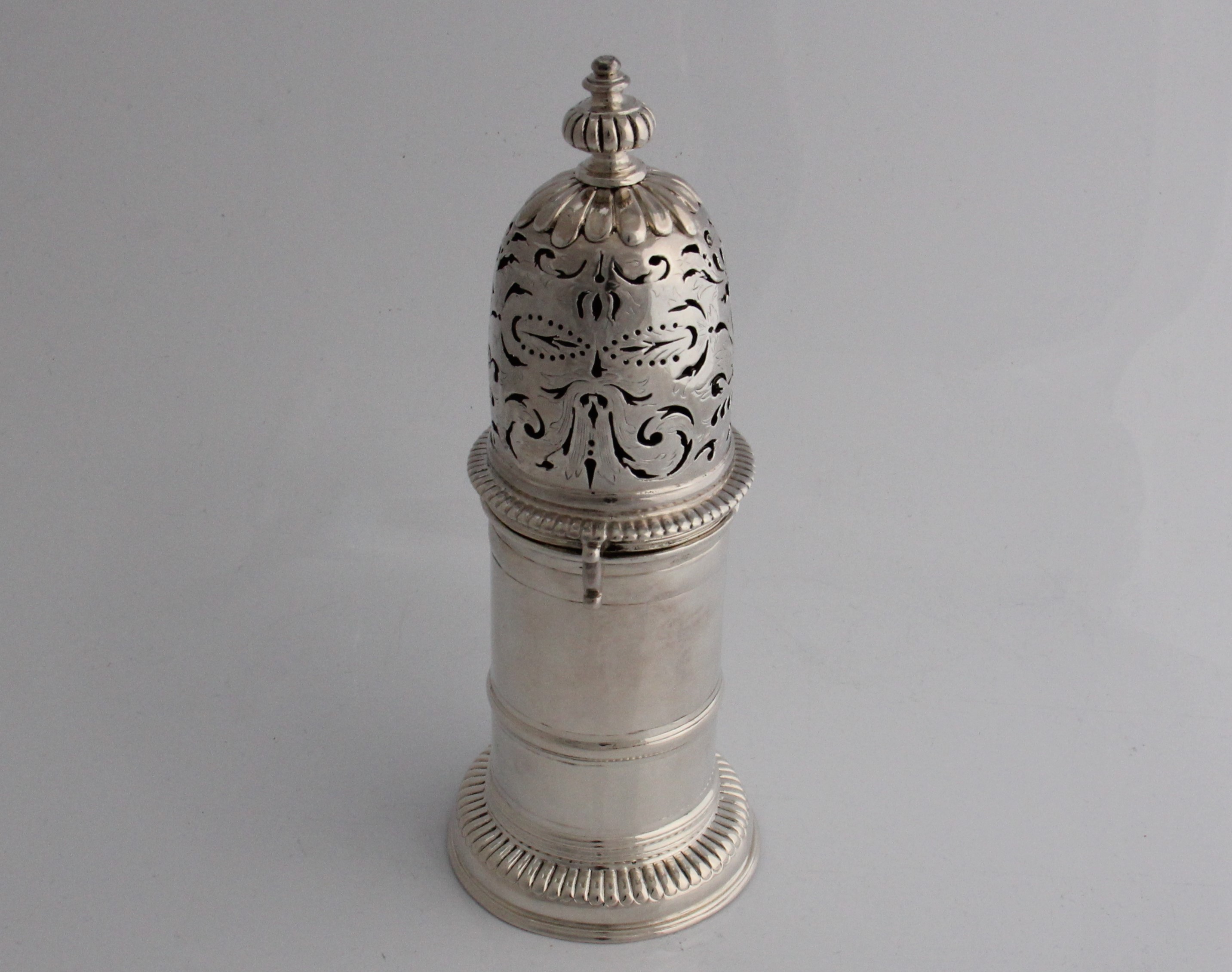 A circa 1700 early silver sugar caster with worn marks for London and AD - Image 3 of 9