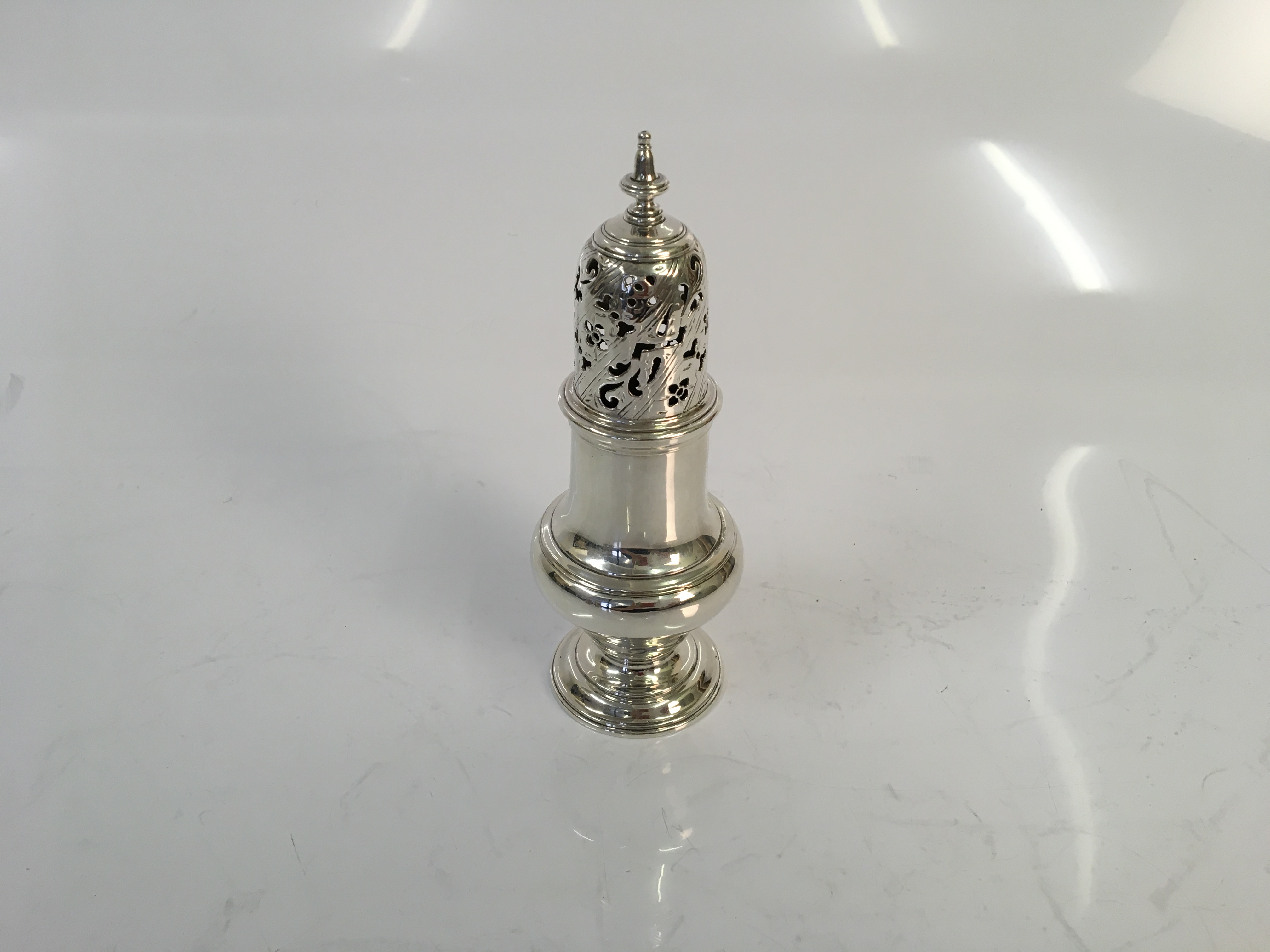 A George III silver pepper pot or small sugar caster with marks for London 1760 - Image 3 of 4