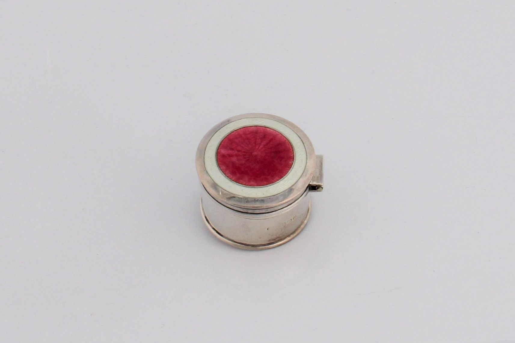 A small silver circular compact - Image 6 of 6