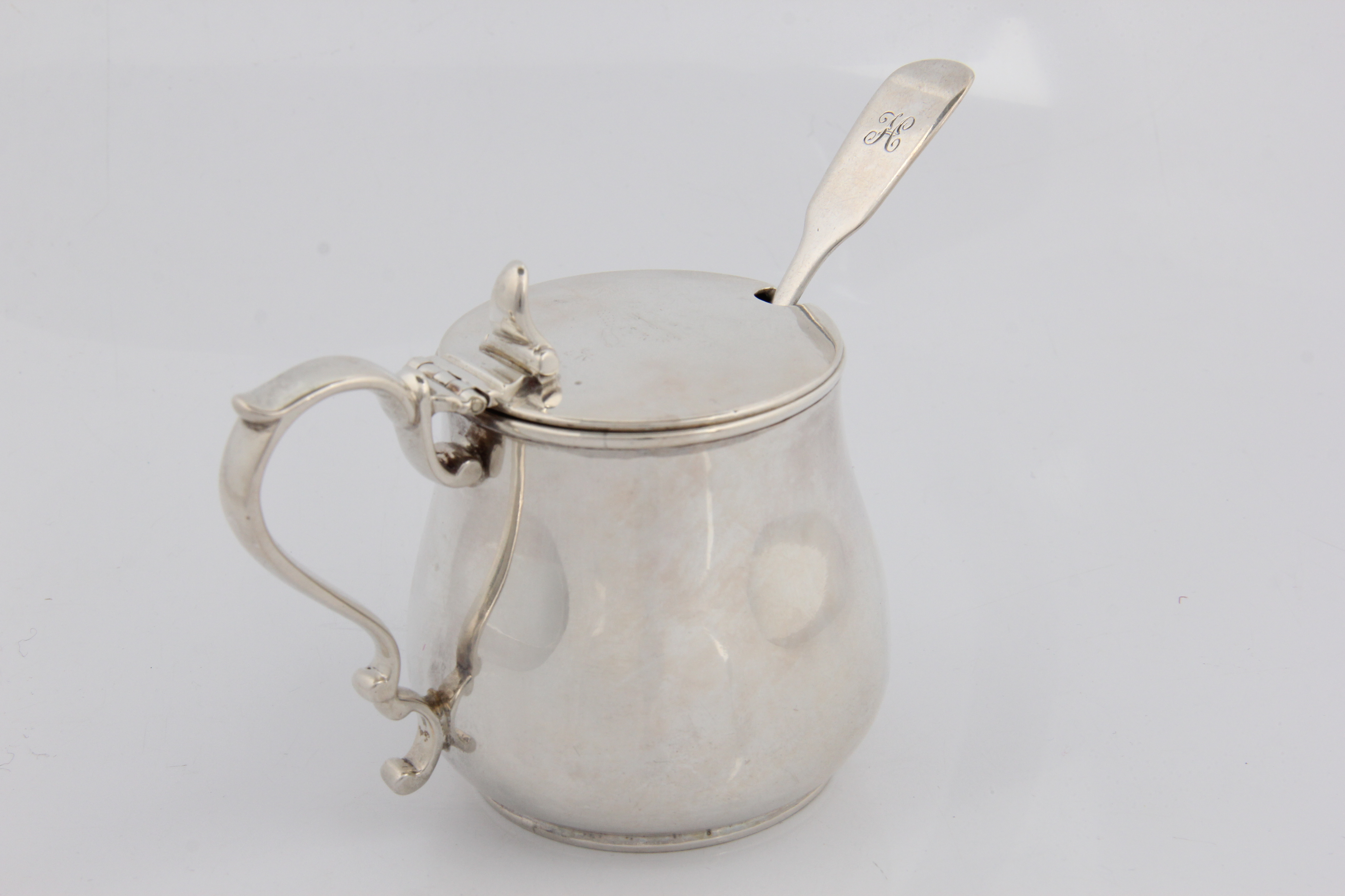 A Victorian silver mustard pot with marks for Birmingham 1863 Elkington & Co - Image 2 of 6