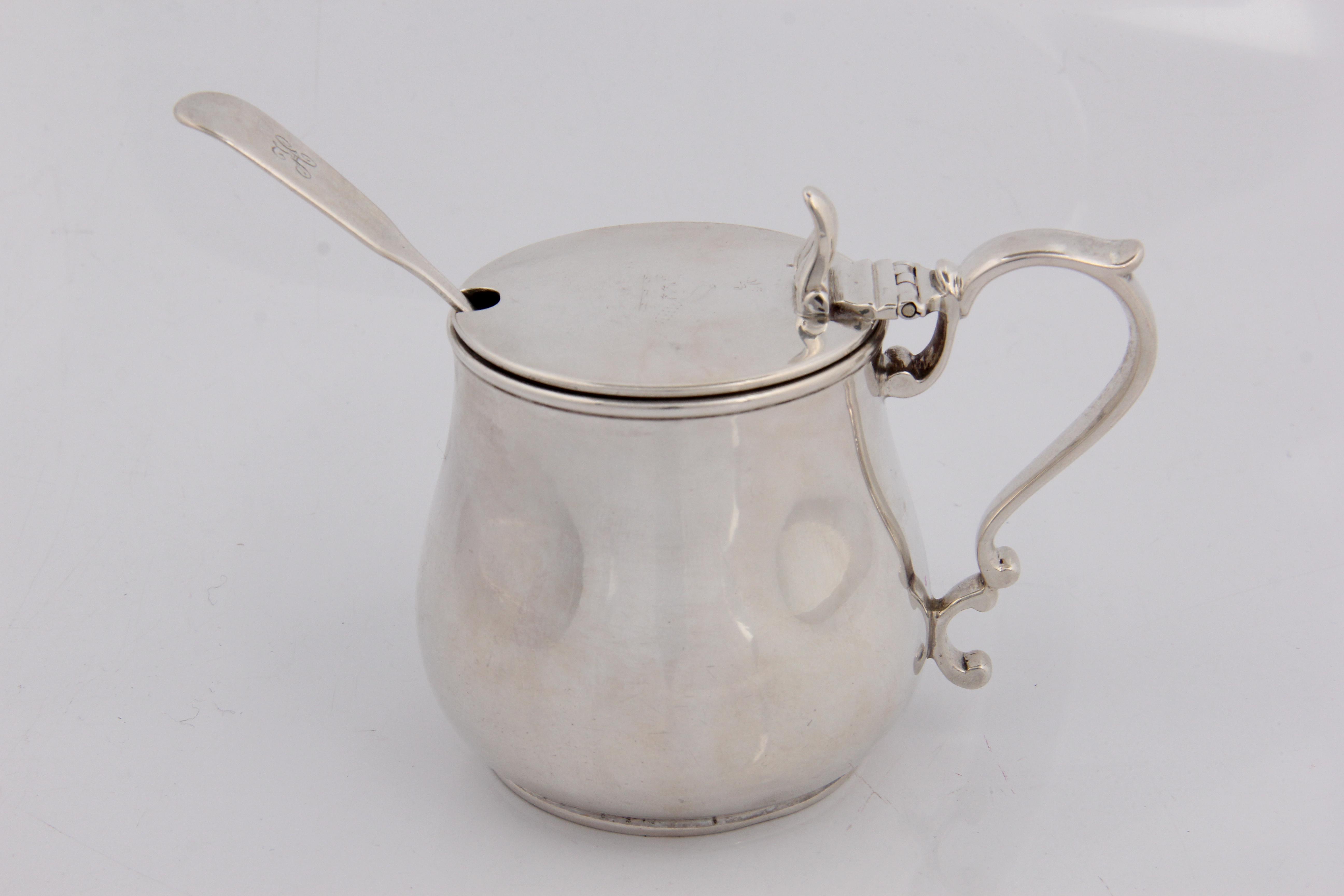 A Victorian silver mustard pot with marks for Birmingham 1863 Elkington & Co