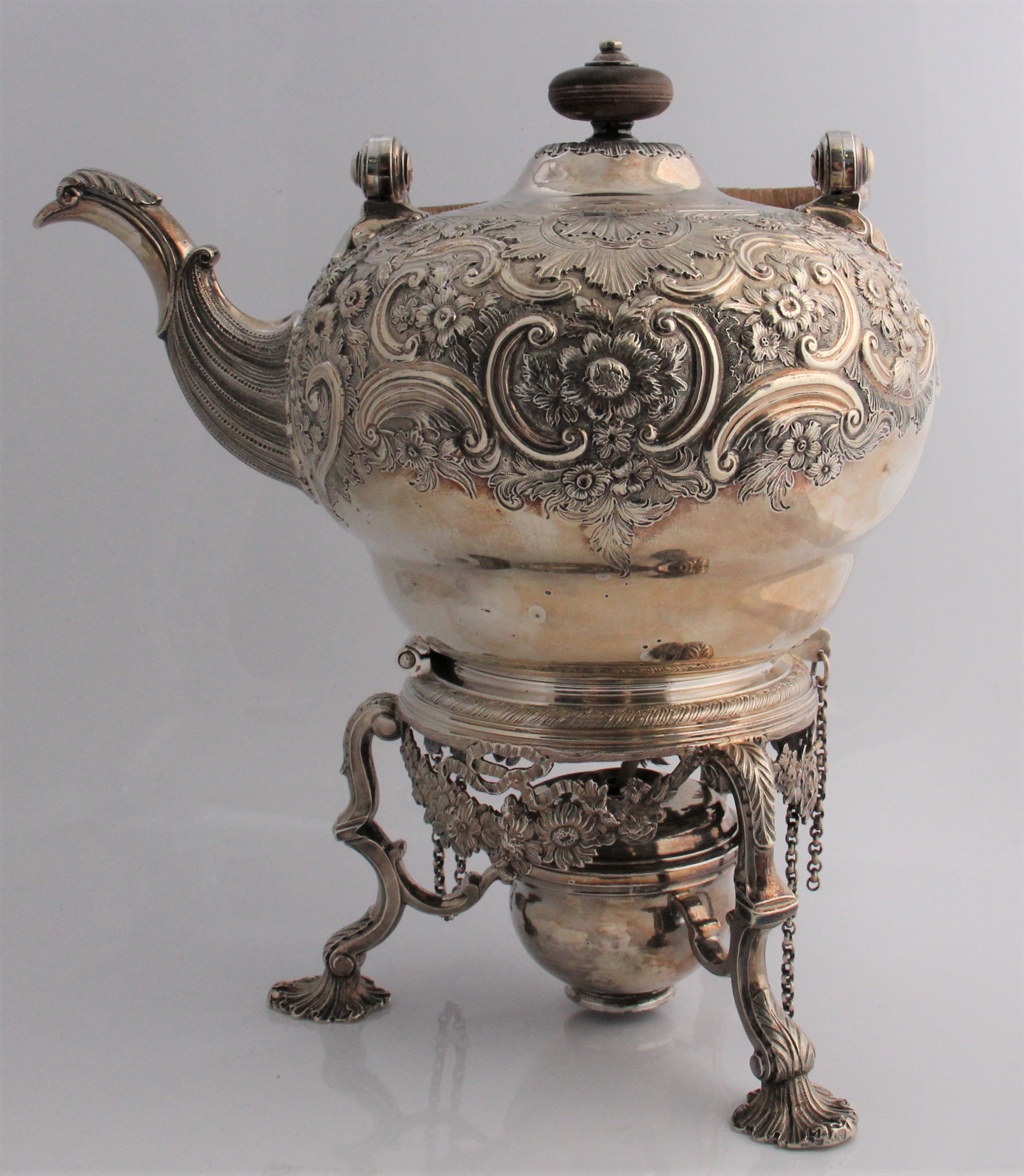 A George II silver kettle - Image 3 of 9