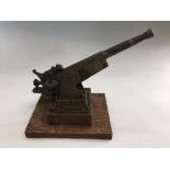A model machine gun on wooden base, height 16cm. IMPORTANT: Online viewing and bidding only. No in