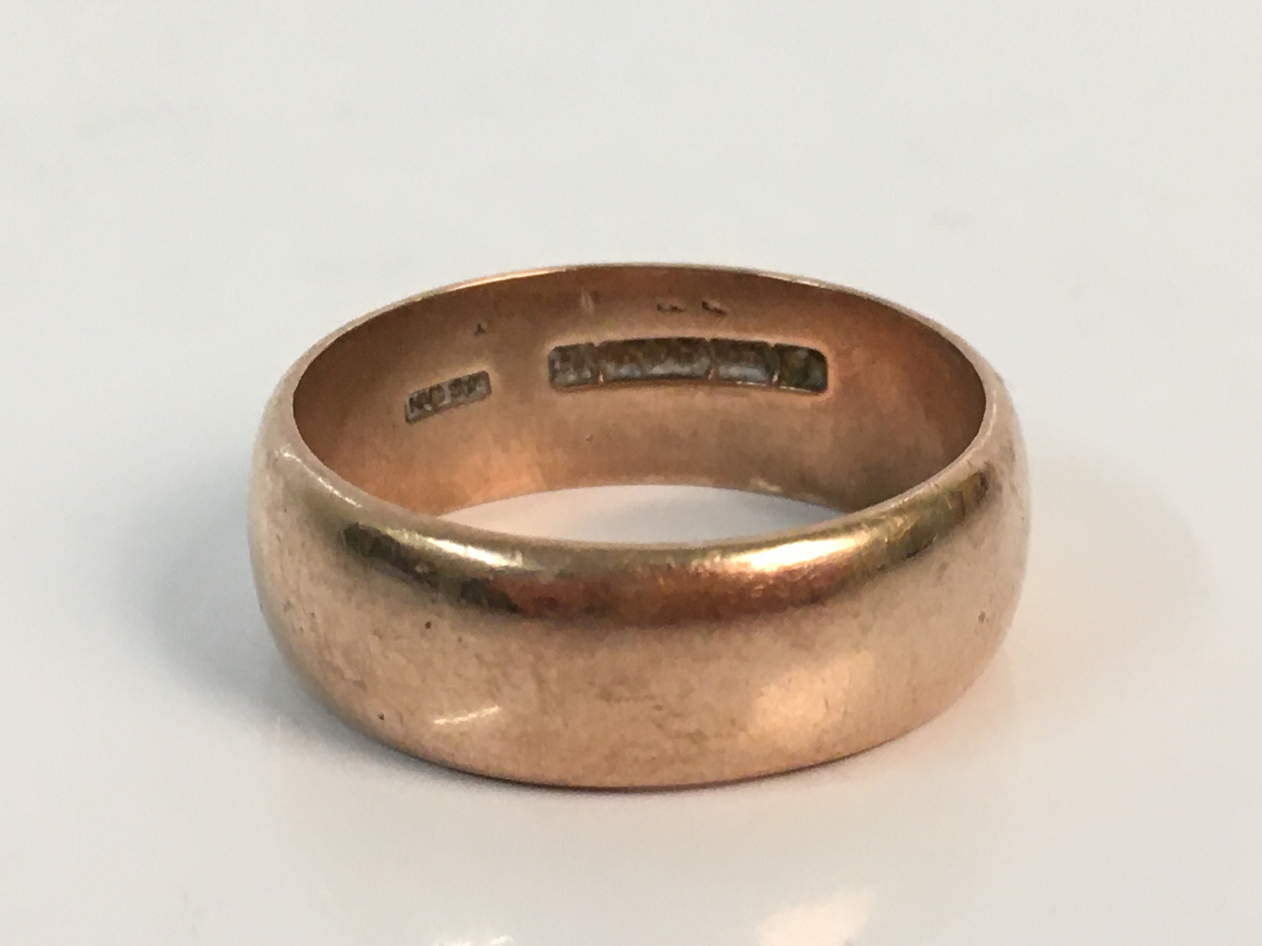 A 9ct yellow gold wedding band ring stamped 375, size U 1/2, approx. weight 8.5gms. Online viewing