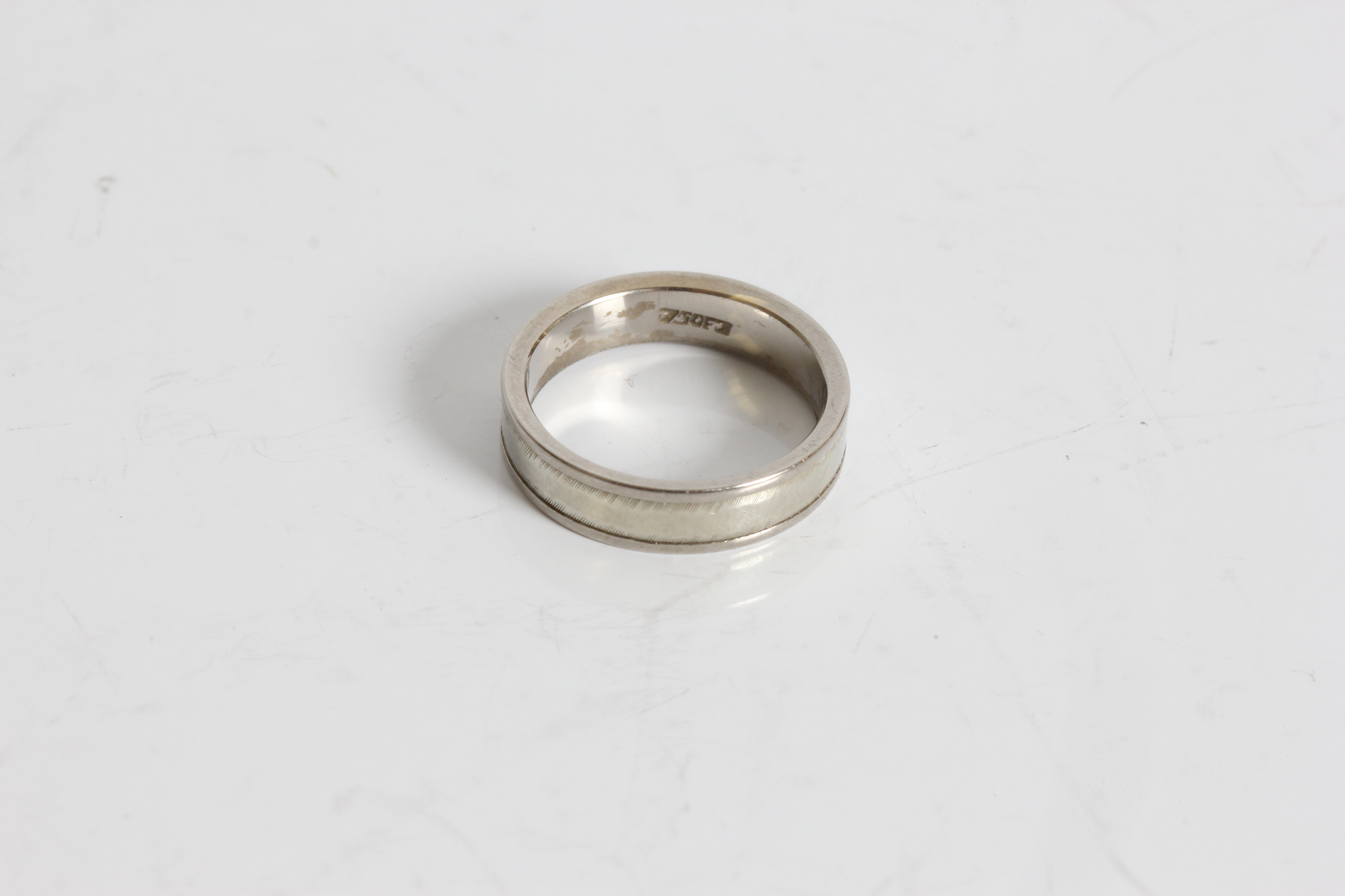 A white gold wedding band ring, marked 750, ring size K 1/2, approx. weight 4.93gms. Online - Image 4 of 4