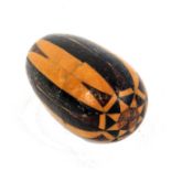 A Tunbridge stick ware thimble case, of egg form with star end pattern, 4cm.Ê
