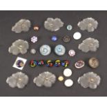 Buttons - a mixed lot of glass buttons 19th Century and later comprising a set of eight large flower