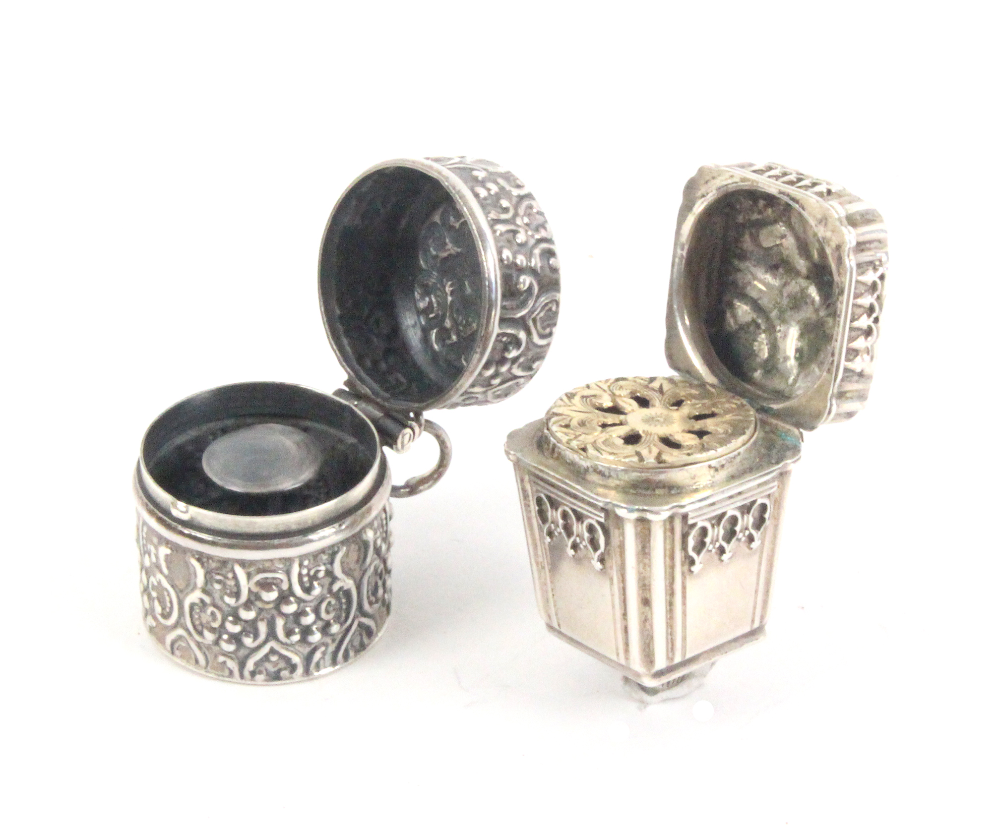 A silver vinaigrette and a thimble box, the first of square section and tapering form with decorated - Image 2 of 2