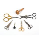 Miniature and small scale scissors, comprising a steel pair the arms in the form of an owl, 4cms,