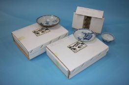 A Nanking Cargo tea bowl and two Nanking Cargo shallow dishes