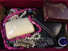 A mahogany jewellery box and contents