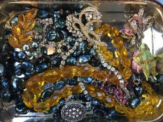 Assorted costume jewellery