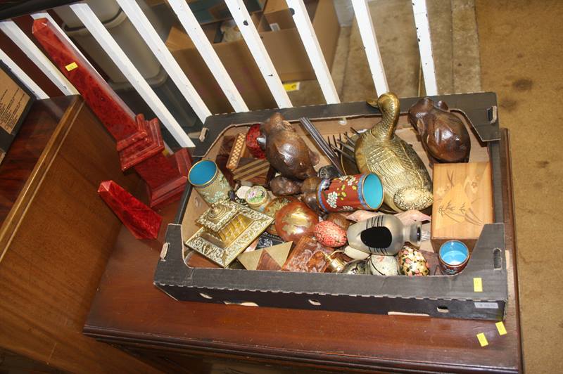 Tray of assorted and an Obelisk