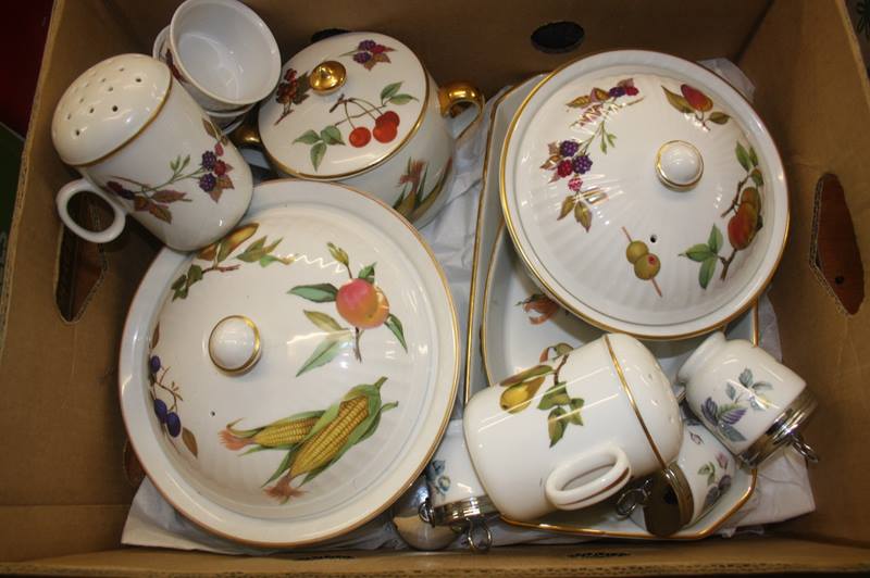 Quantity of Royal Worcester Evesham, Denby and 4 Colefax and Mason plates. - Image 2 of 3