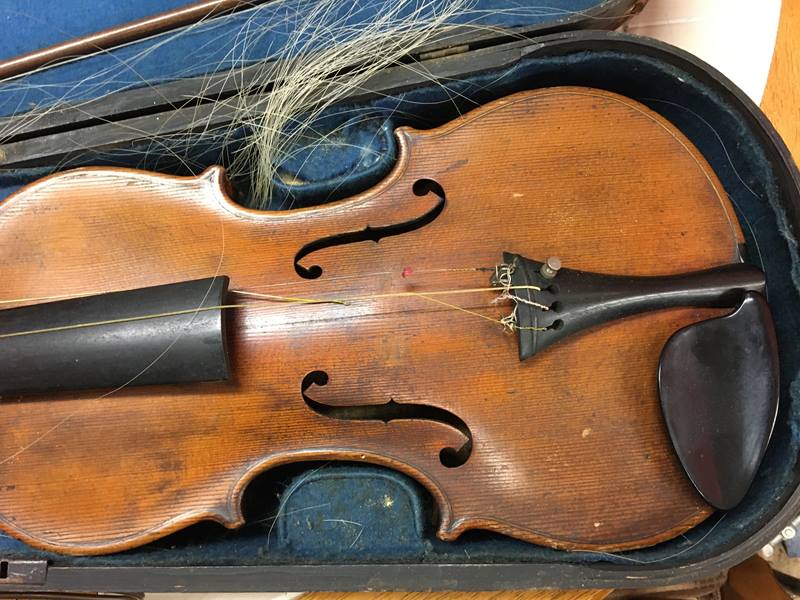 A violin in a case - Image 13 of 16