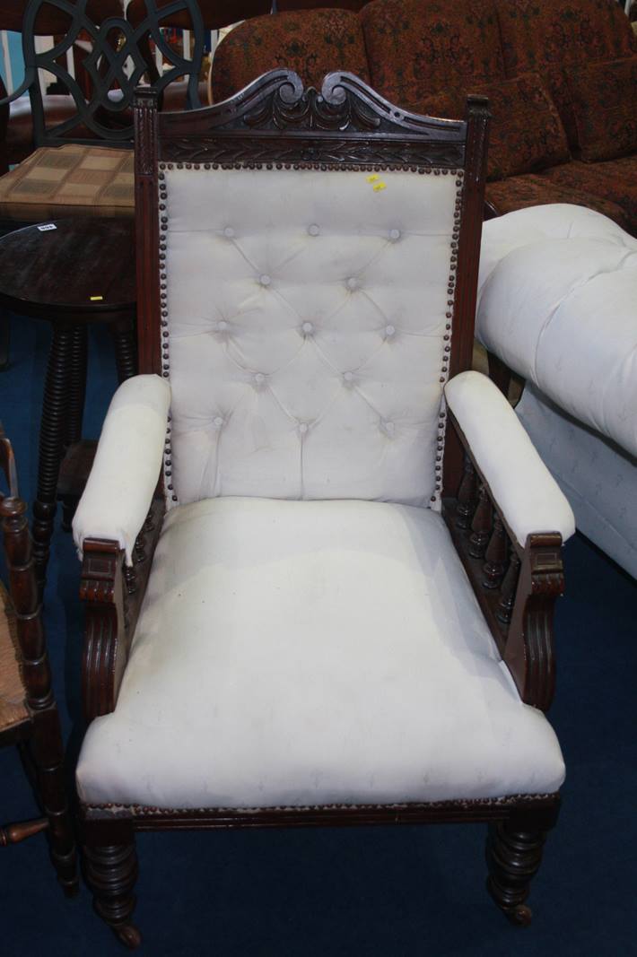 An Edwardian chaise longue and a pair of armchairs - Image 2 of 3