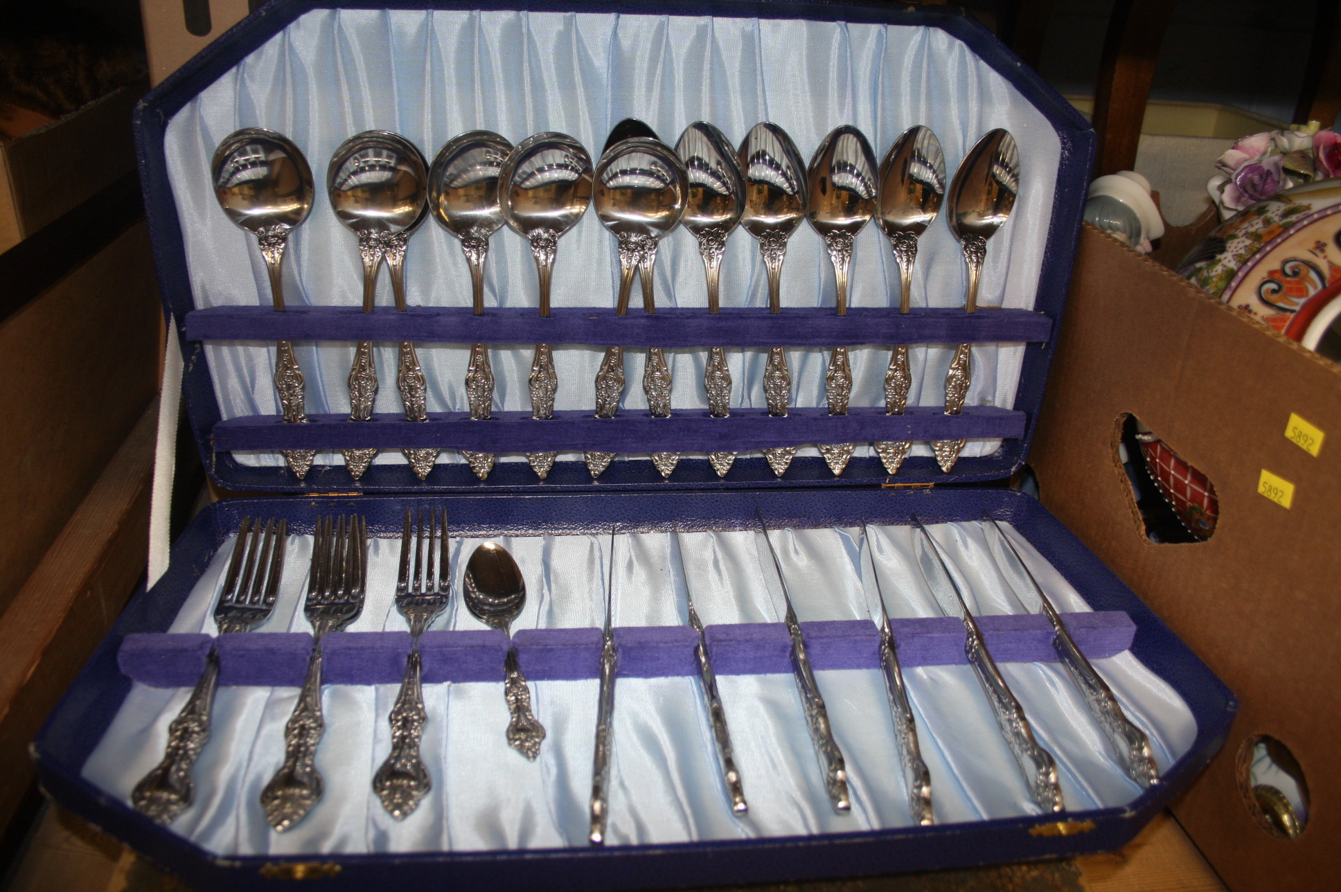Assorted figurines and cutlery - Image 4 of 5