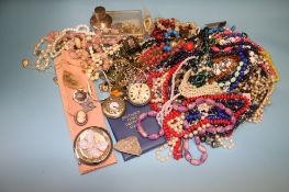 Quantity of costume jewellery