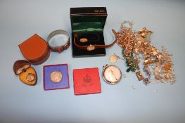 Tray assorted, including costume jewellery