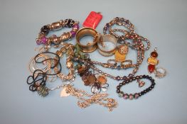 Tray of costume jewellery