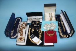 Quantity of costume jewellery