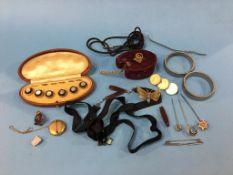 Box of assorted including shirt studs, filigree brooch etc.