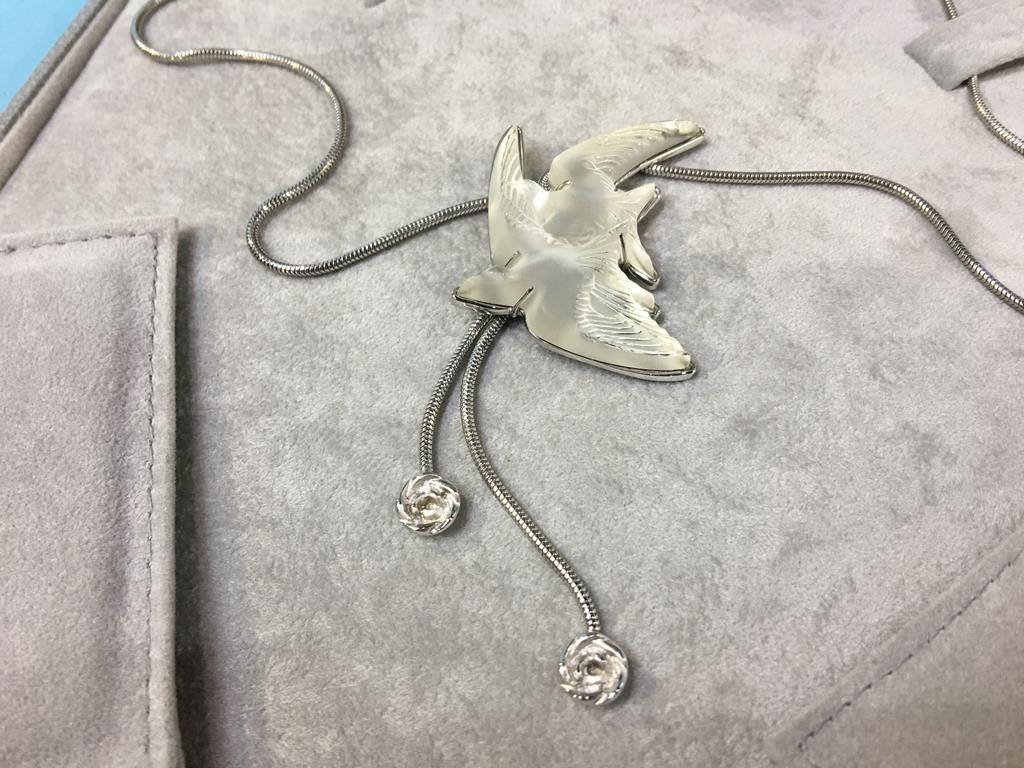 A modern Lalique glass dove pendant, on 925 silver with chain (boxed) - Image 2 of 2